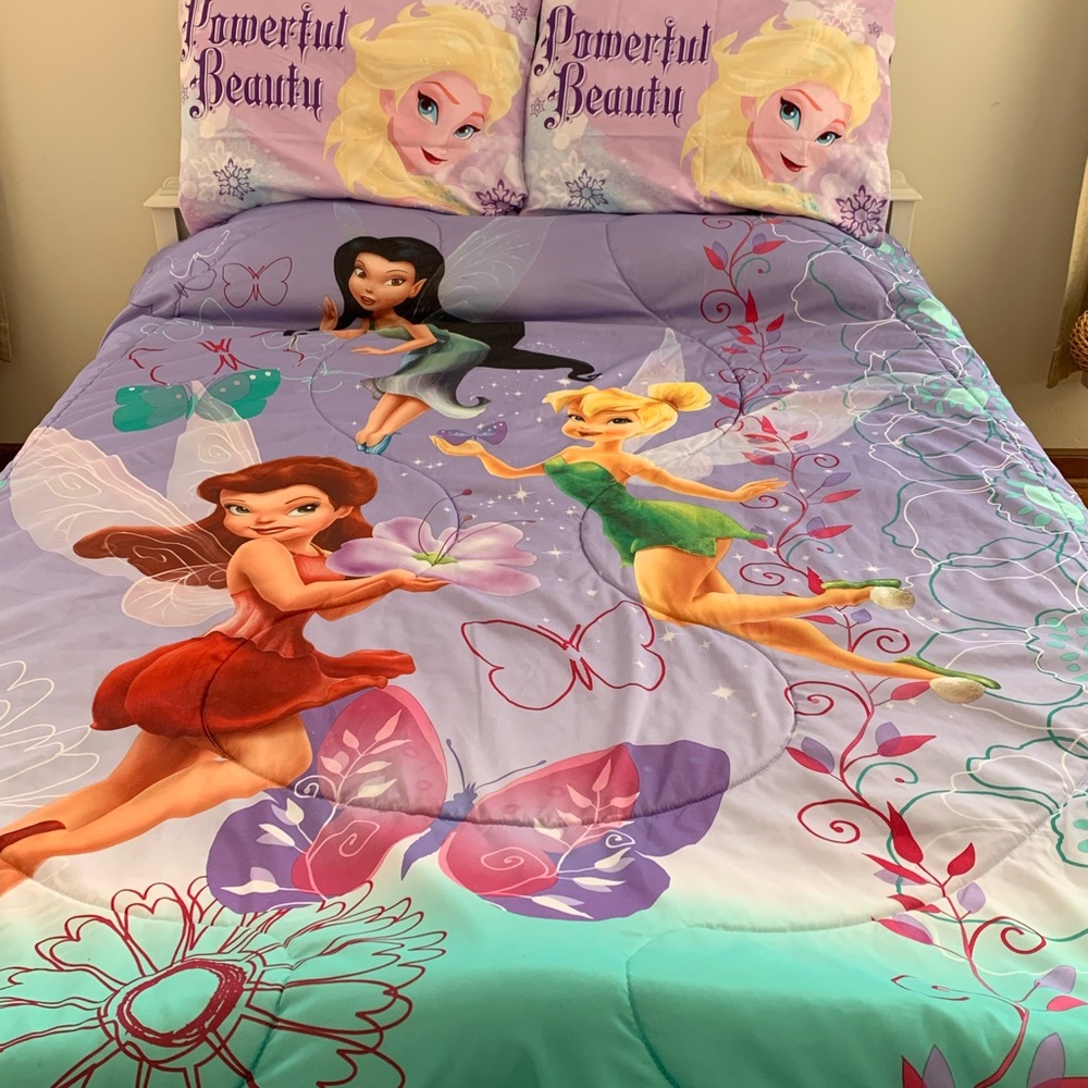 Disney Reversible Twin/Full Comforter with 2 Pillow Cases